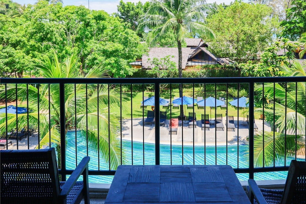 Holiday Ao Nang Beach Resort Krabi — Swimming pool in Ao Nang, Krabi