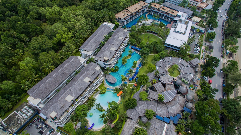 Holiday Ao Nang Beach Resort Krabi — Swimming pool in Ao Nang, Krabi