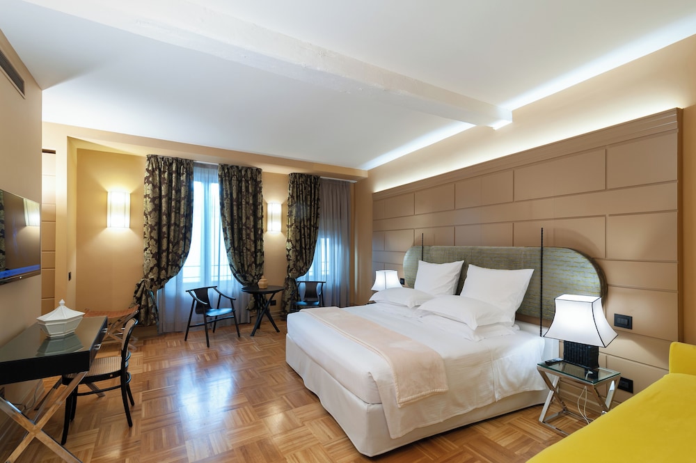 Hotel Number Nine — Hotel rooms in Florence, Tuscany