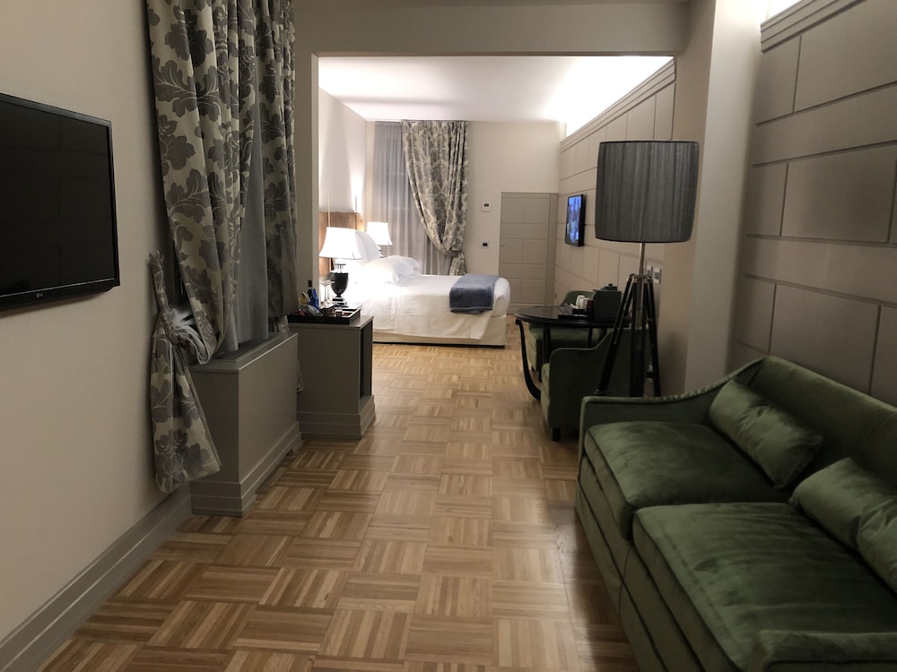 Hotel Number Nine — Hotel rooms in Florence, Tuscany