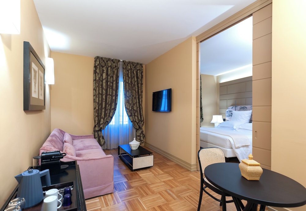 Hotel Number Nine — Hotel rooms in Florence, Tuscany