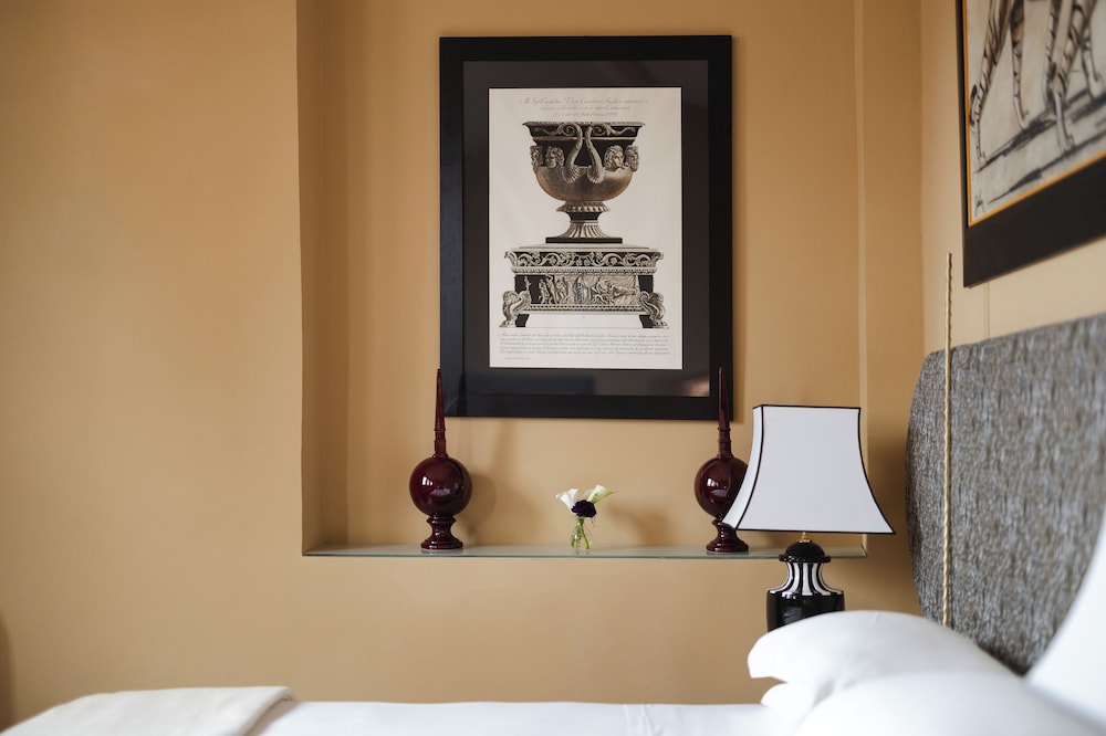 Hotel Number Nine — Hotel rooms in Florence, Tuscany