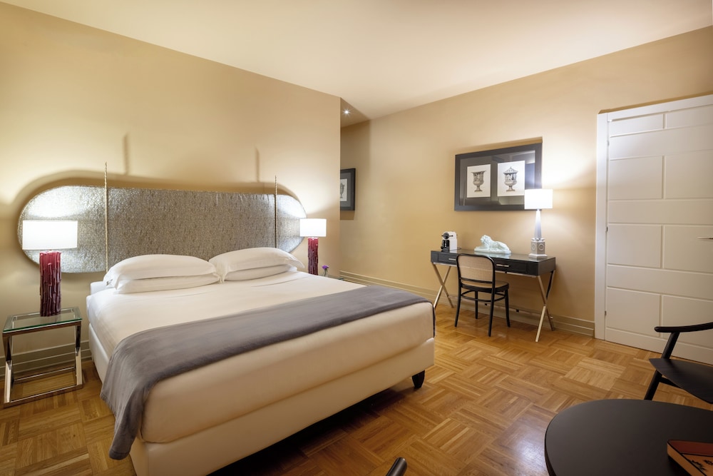 Hotel Number Nine — Hotel rooms in Florence, Tuscany