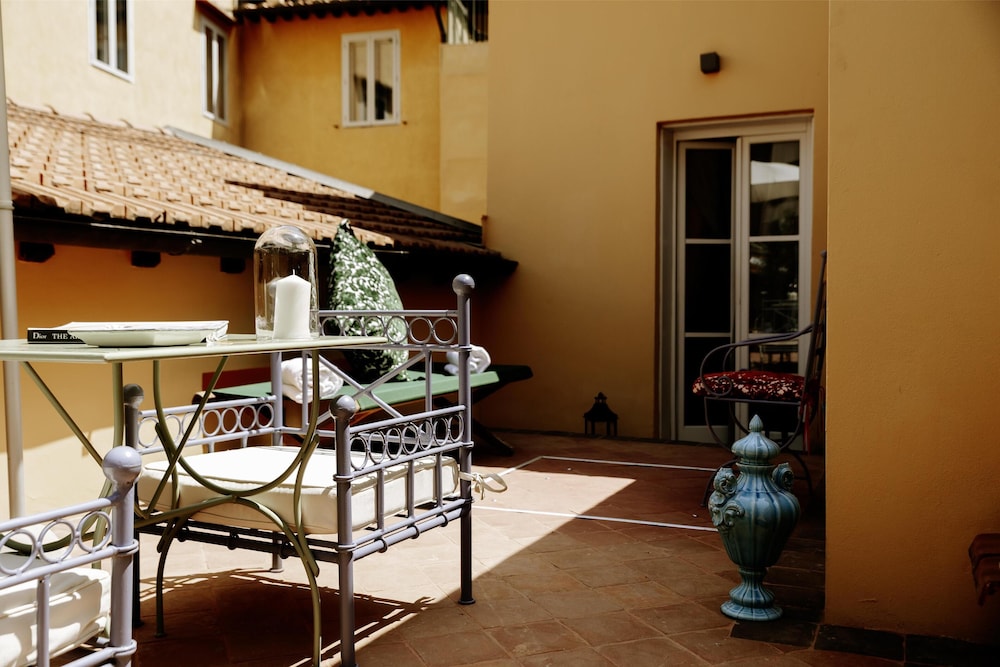 Hotel Number Nine — Hotel building in Florence, Tuscany