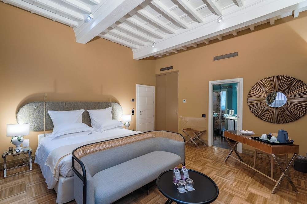 Hotel Number Nine — Hotel rooms in Florence, Tuscany