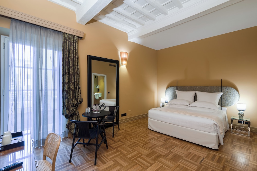 Hotel Number Nine — Hotel rooms in Florence, Tuscany
