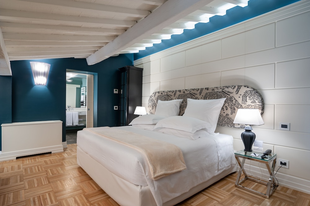 Hotel Number Nine — Hotel rooms in Florence, Tuscany