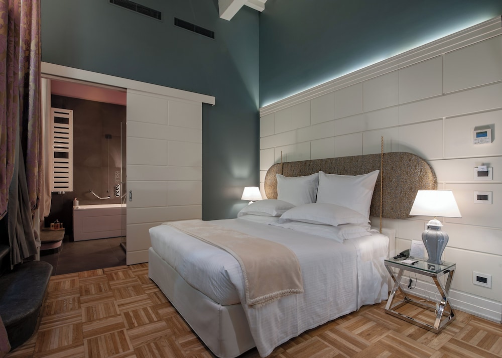 Hotel Number Nine — Hotel rooms in Florence, Tuscany