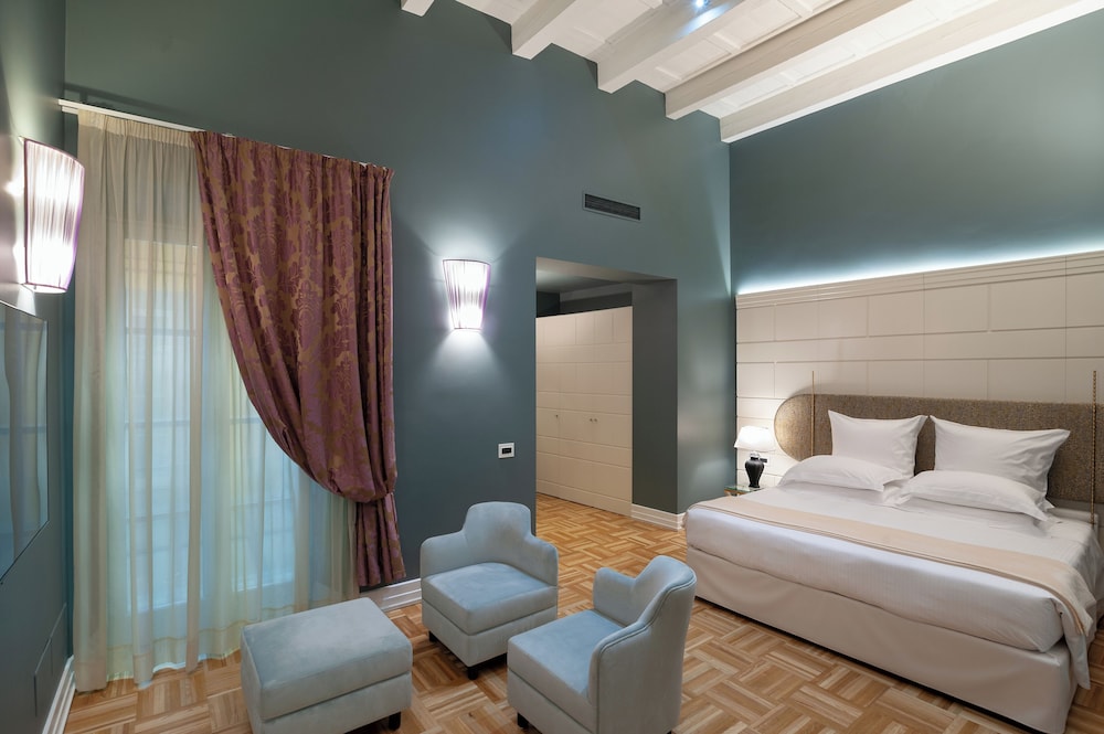 Hotel Number Nine — Hotel rooms in Florence, Tuscany