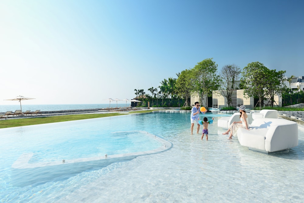 Veranda Resort Pattaya MGallery — Swimming pool in Pattaya, Chonburi