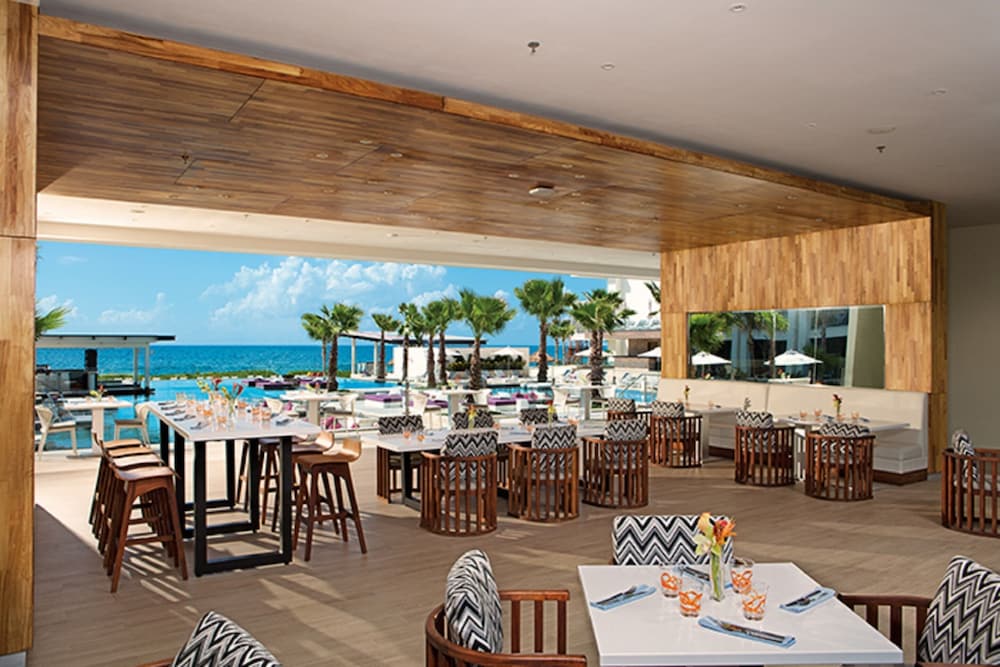 Secrets Riviera Cancún All Preferred - Adults Only - All inclusive — Restaurant & bars in Puerto Morelos, Quintana Roo