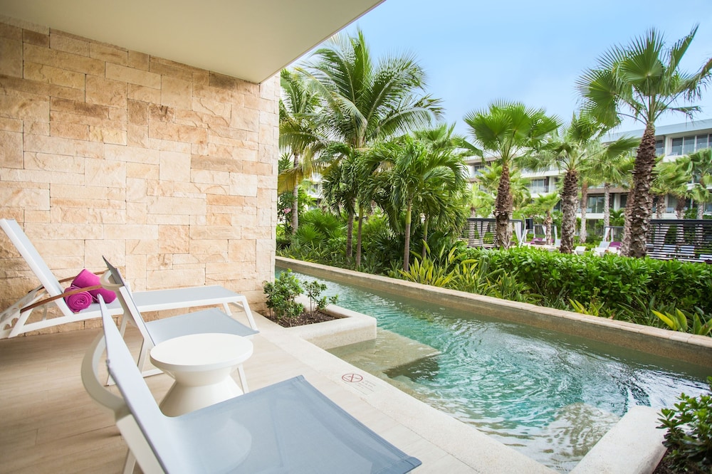 Secrets Riviera Cancún All Preferred - Adults Only - All inclusive — Swimming pool in Puerto Morelos, Quintana Roo
