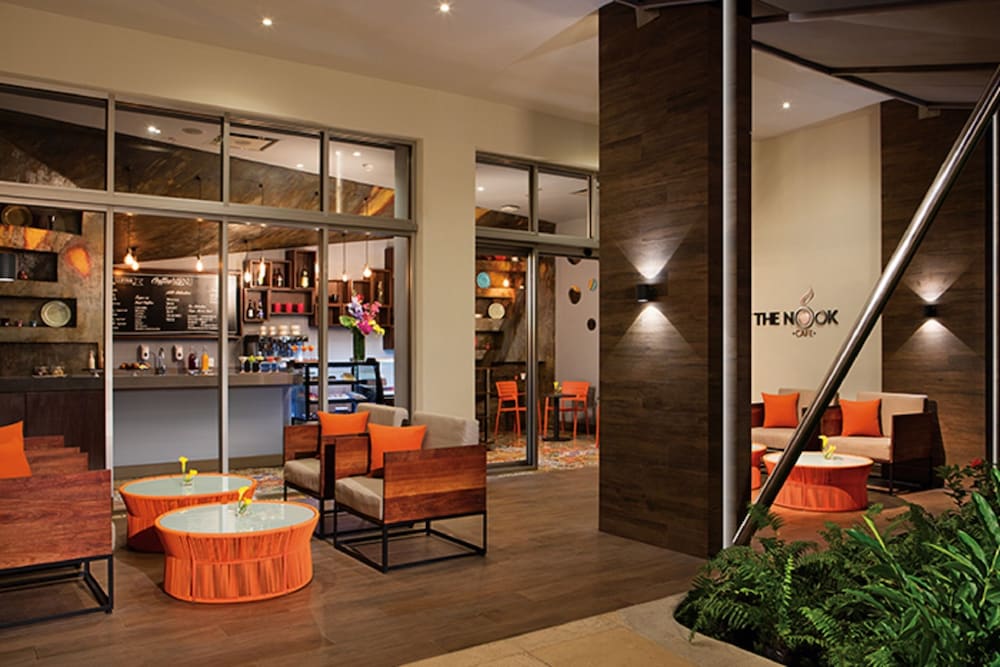 Secrets Riviera Cancún All Preferred - Adults Only - All inclusive — Restaurant & bars in Puerto Morelos, Quintana Roo