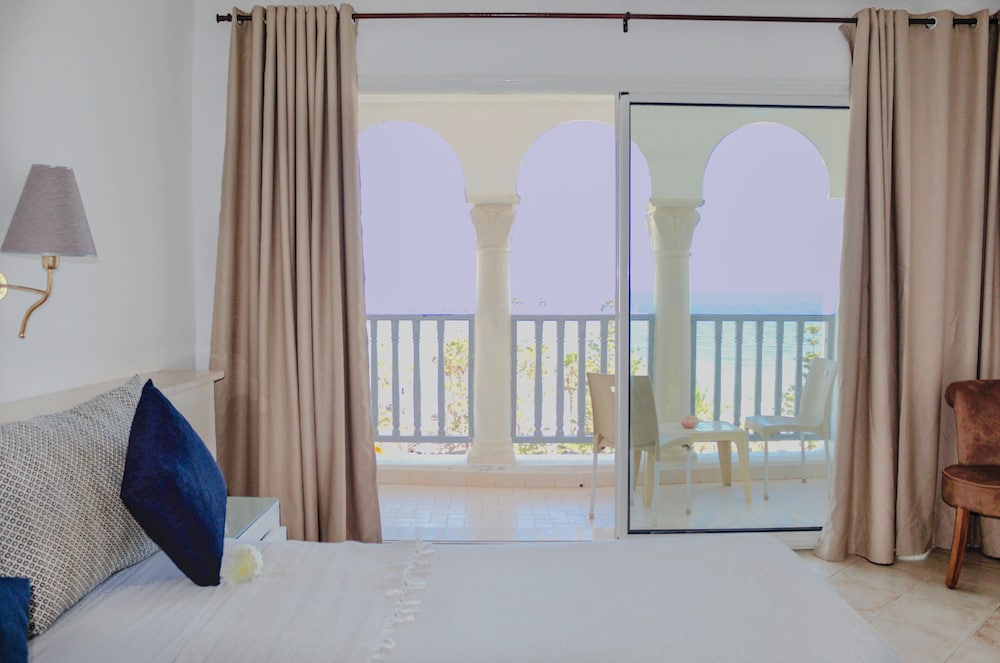 Hotel El Habib — Hotel rooms in Skanes inc. Monastir, Monastir