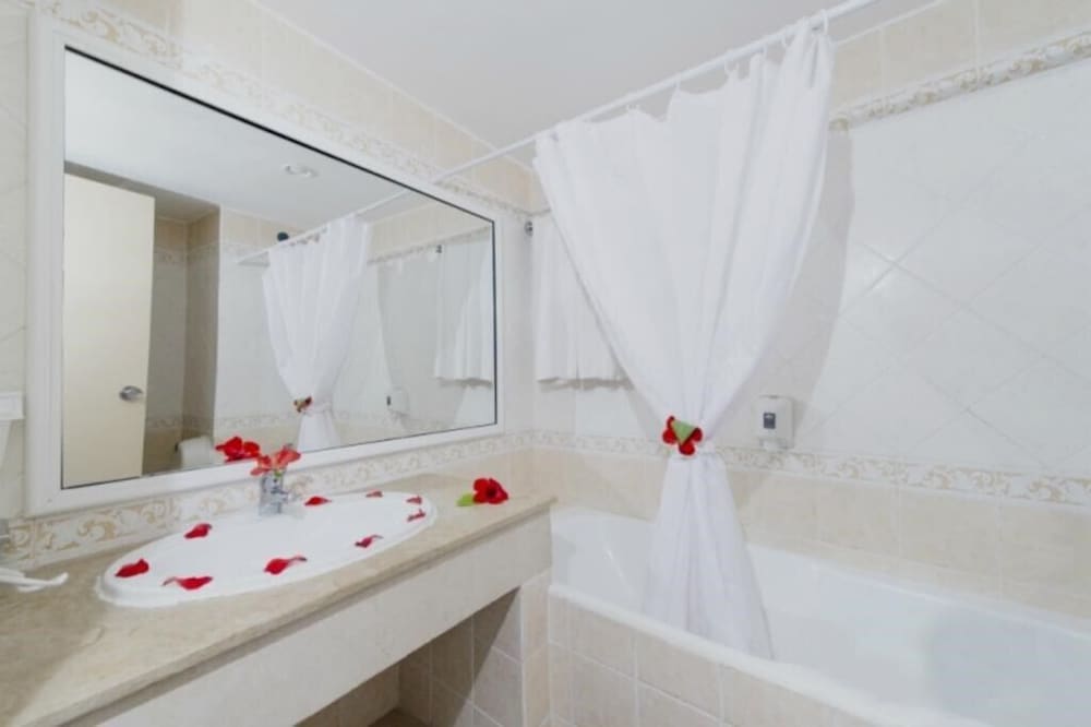 Hotel El Habib — Hotel rooms in Skanes inc. Monastir, Monastir
