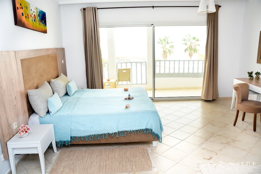 Hotel El Habib — Hotel rooms in Skanes inc. Monastir, Monastir