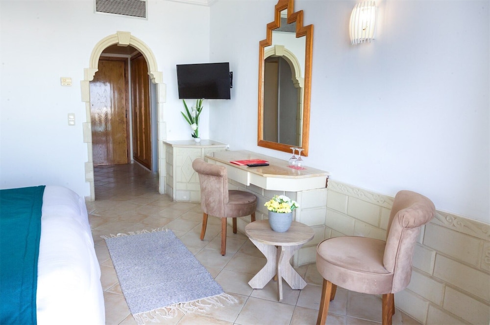 Hotel El Habib — Hotel rooms in Skanes inc. Monastir, Monastir