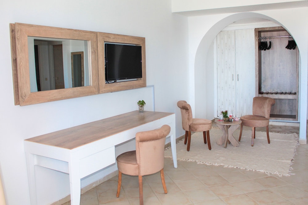 Hotel El Habib — Hotel rooms in Skanes inc. Monastir, Monastir
