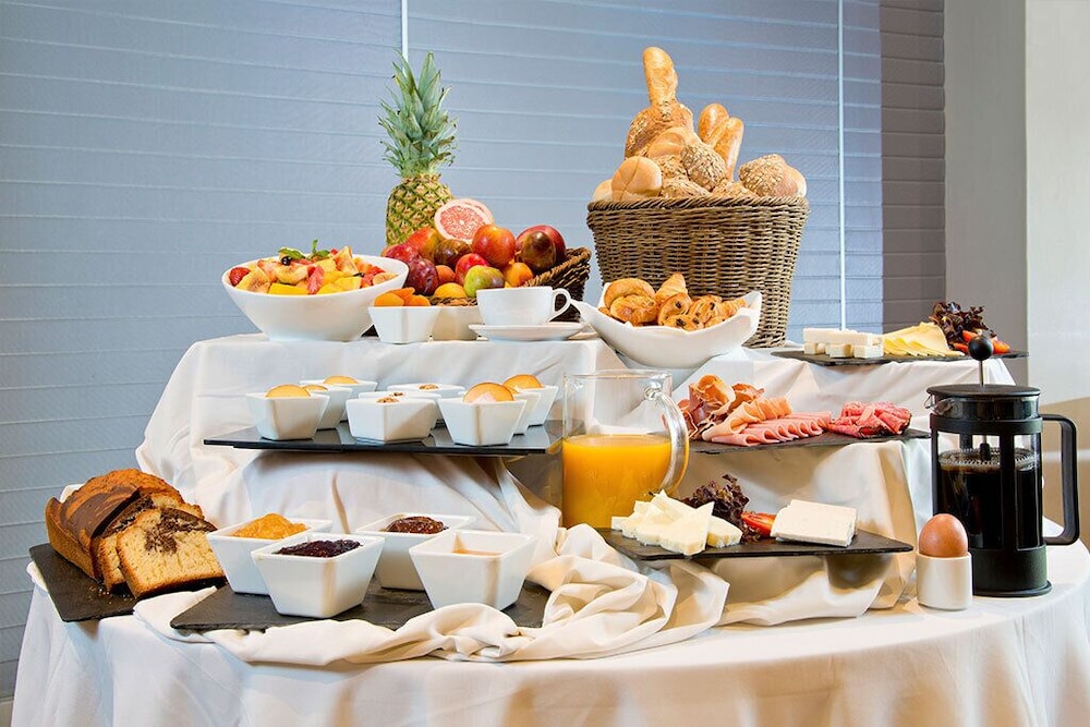 Hotel El Habib — Restaurant & bars in Skanes inc. Monastir, Monastir