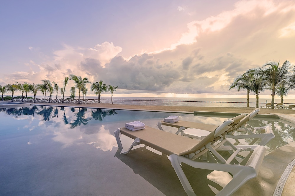 Sensira Resort & Spa Riviera Maya – All Inclusive — Swimming pool in Puerto Morelos, Quintana Roo