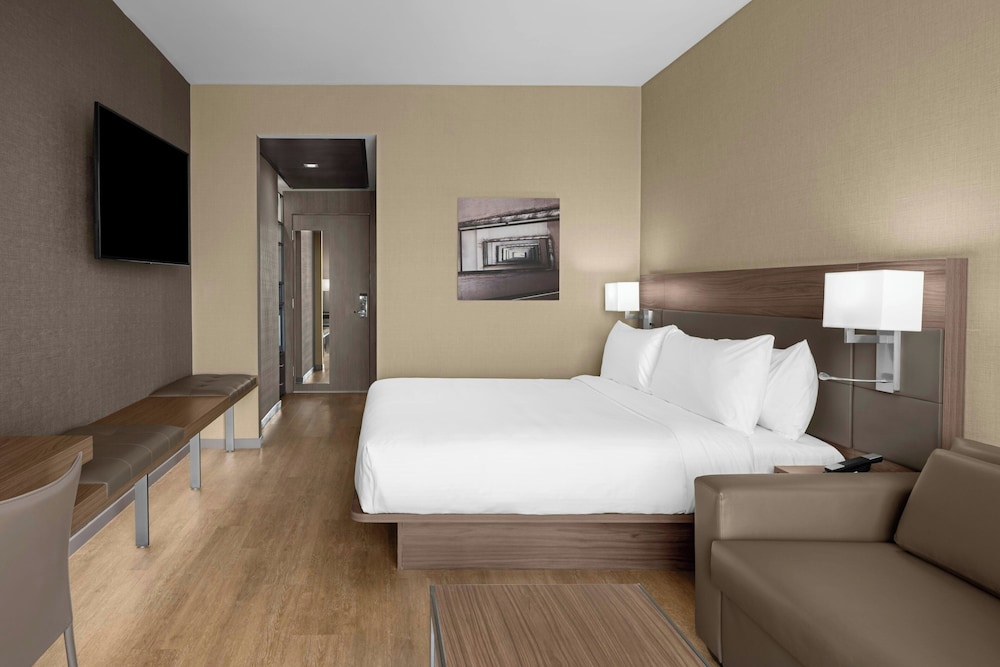 AC Hotel by Marriott Clearwater Beach — Hotel rooms in Clearwater, Florida