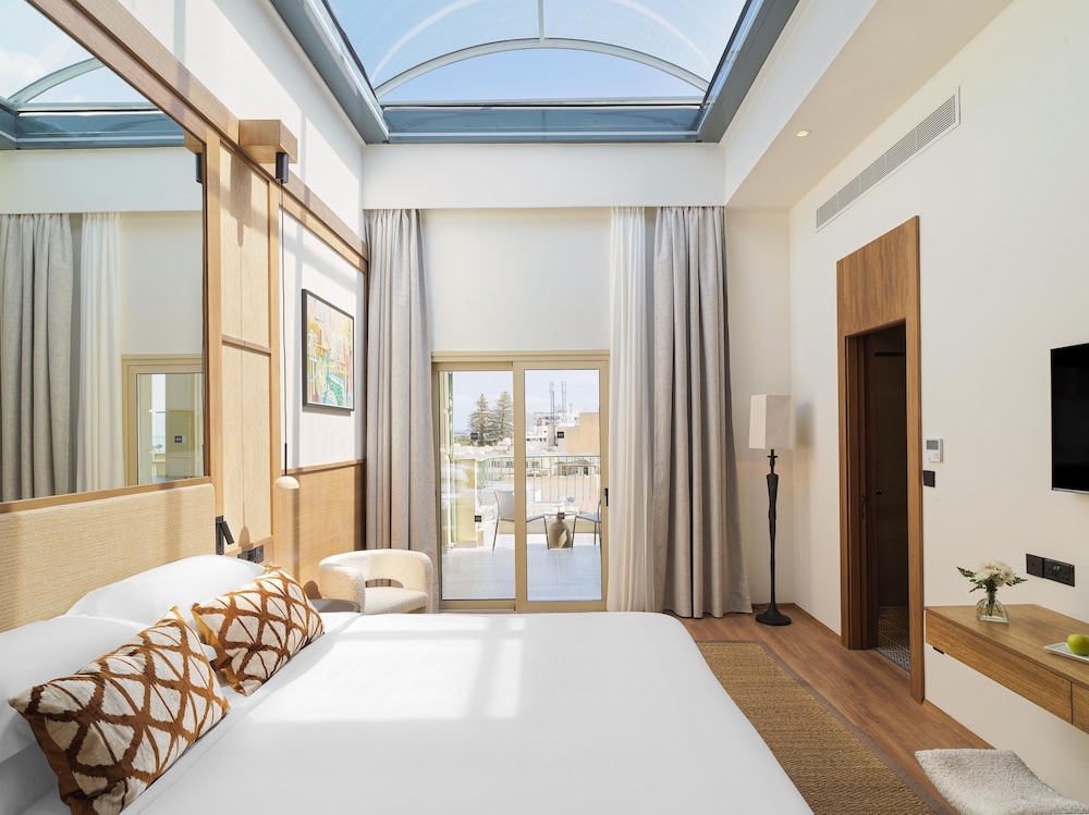 Leonardo Boutique Hotel Larnaca — Hotel rooms in Larnaca, Larnaca Region