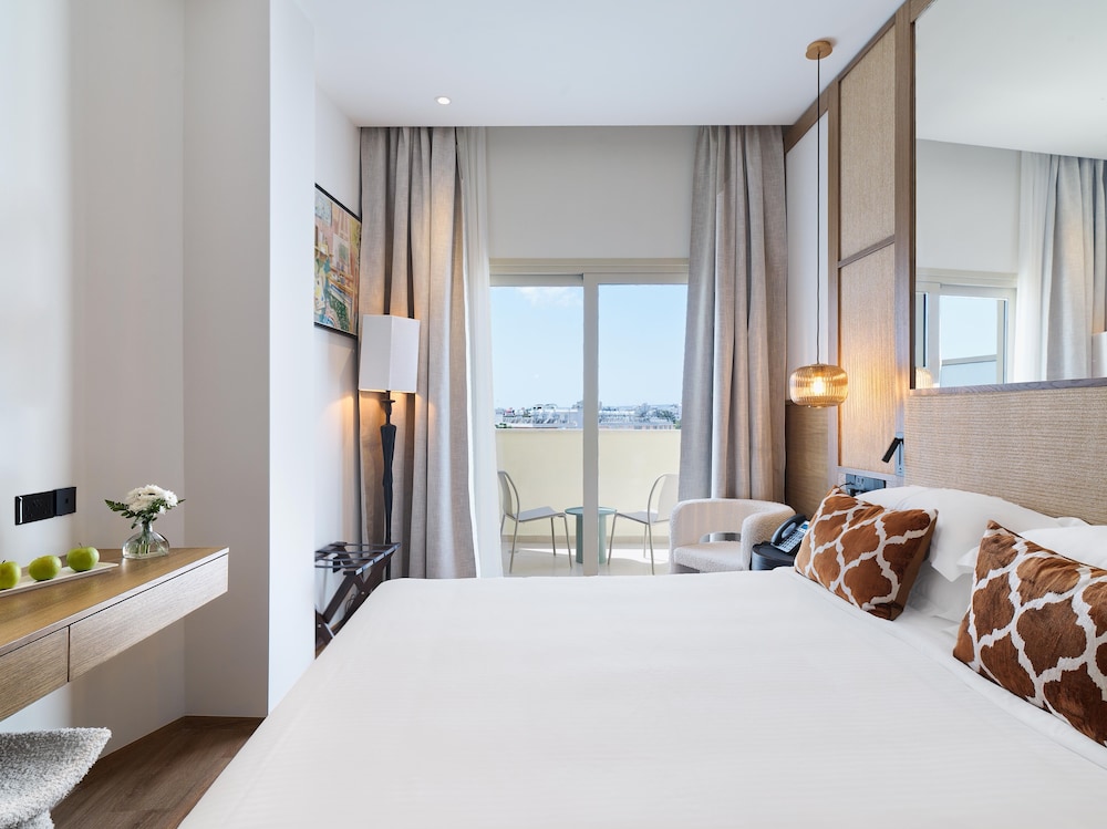 Leonardo Boutique Hotel Larnaca — Hotel rooms in Larnaca, Larnaca Region