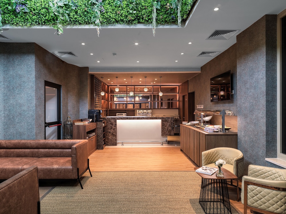 Leonardo Boutique Hotel Larnaca — Restaurant & bars in Larnaca, Larnaca Region