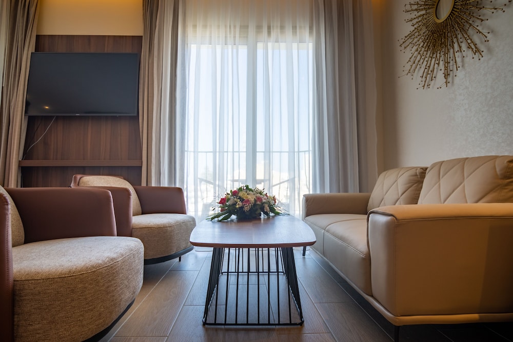 Leonardo Boutique Hotel Larnaca — Hotel rooms in Larnaca, Larnaca Region