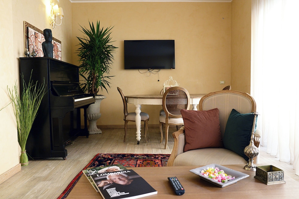 Hotel Borgo Antico — Hotel rooms in Como, Lombardy