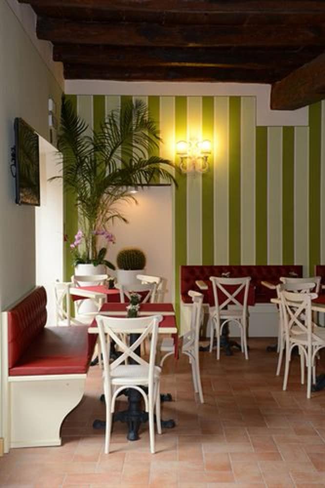 Hotel Borgo Antico — Restaurant & bars in Como, Lombardy