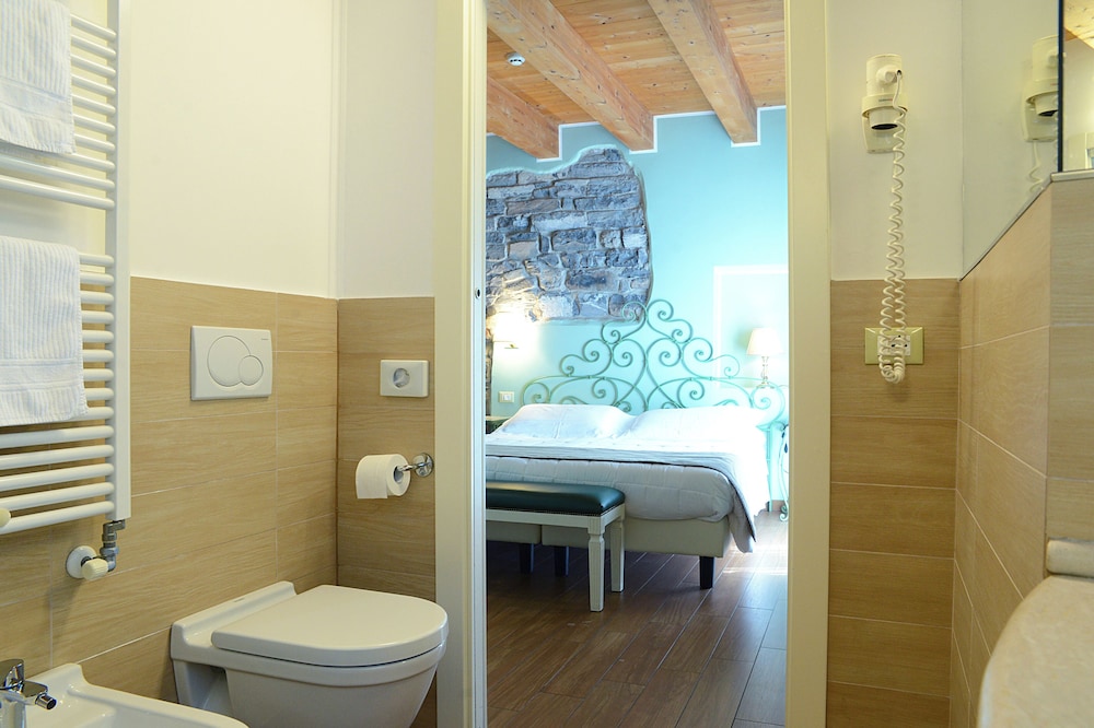 Hotel Borgo Antico — Hotel rooms in Como, Lombardy