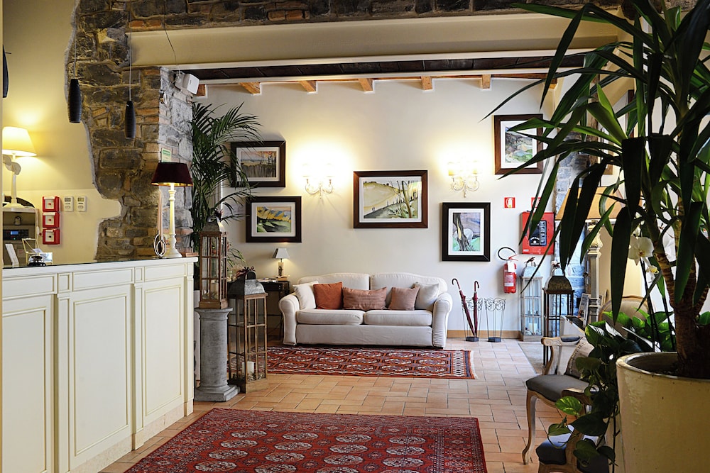 Hotel Borgo Antico — Hotel rooms in Como, Lombardy