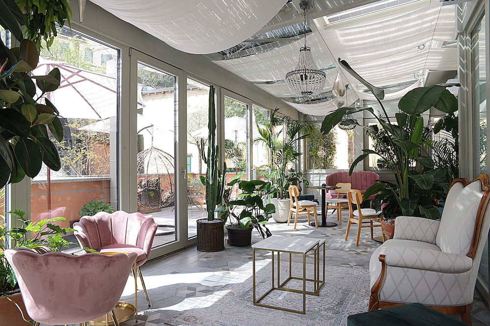 Hotel Borgo Antico — Restaurant & bars in Como, Lombardy
