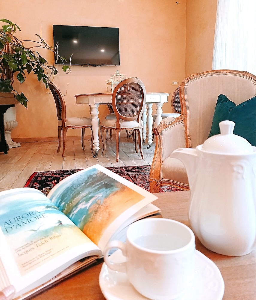 Hotel Borgo Antico — Hotel rooms in Como, Lombardy
