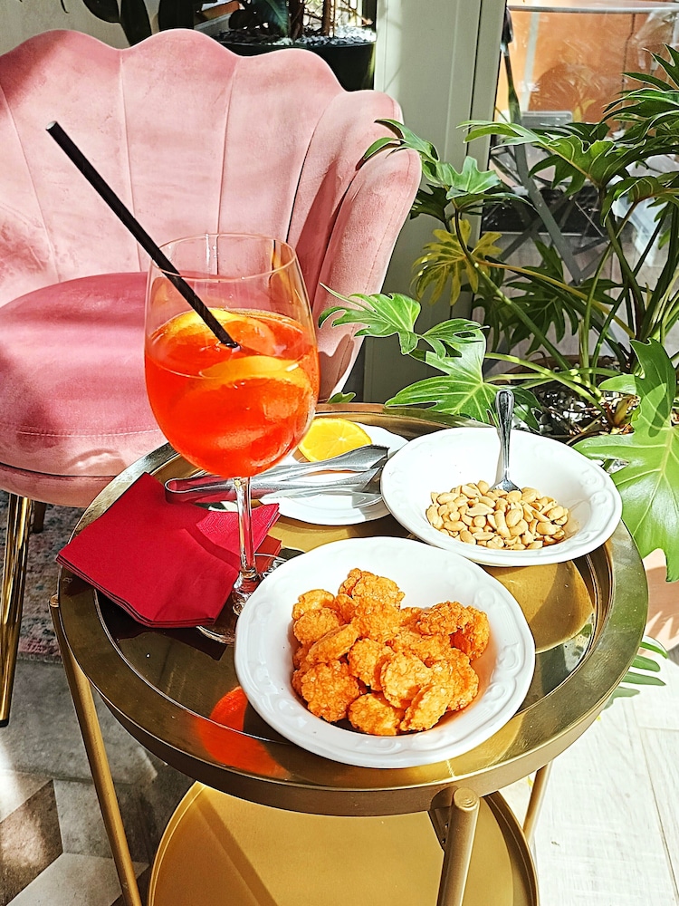 Hotel Borgo Antico — Restaurant & bars in Como, Lombardy