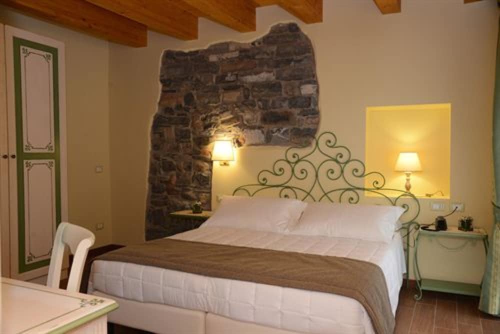 Hotel Borgo Antico — Hotel rooms in Como, Lombardy