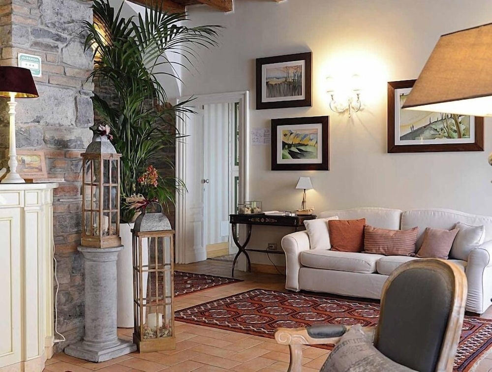 Hotel Borgo Antico — Hotel rooms in Como, Lombardy