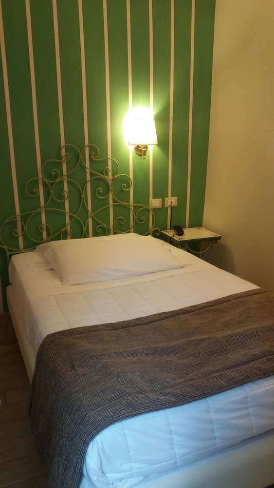 Hotel Borgo Antico — Hotel rooms in Como, Lombardy