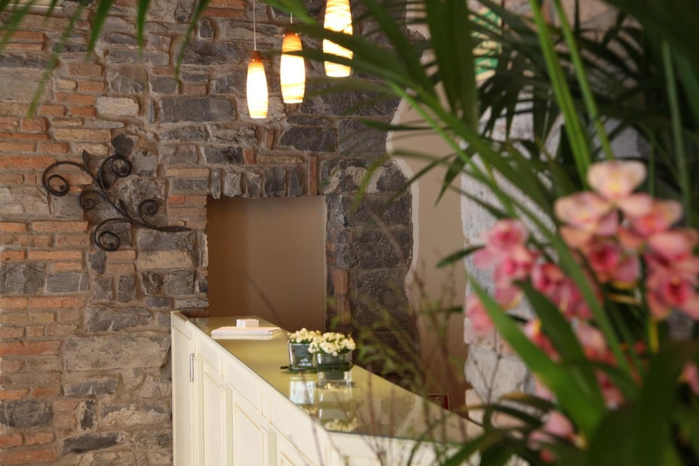 Hotel Borgo Antico — Hotel building in Como, Lombardy