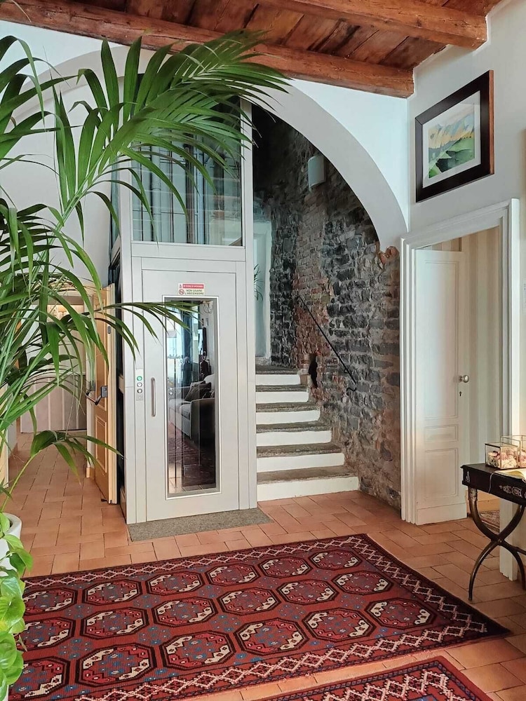 Hotel Borgo Antico — Hotel building in Como, Lombardy