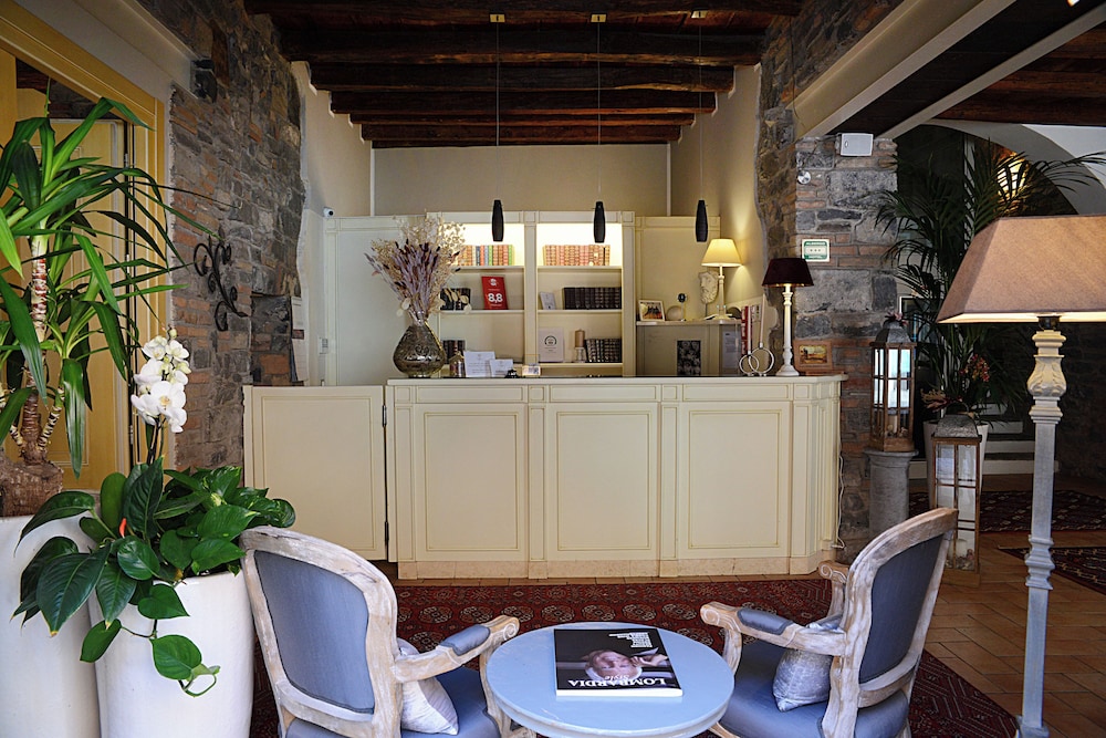Hotel Borgo Antico — Hotel building in Como, Lombardy