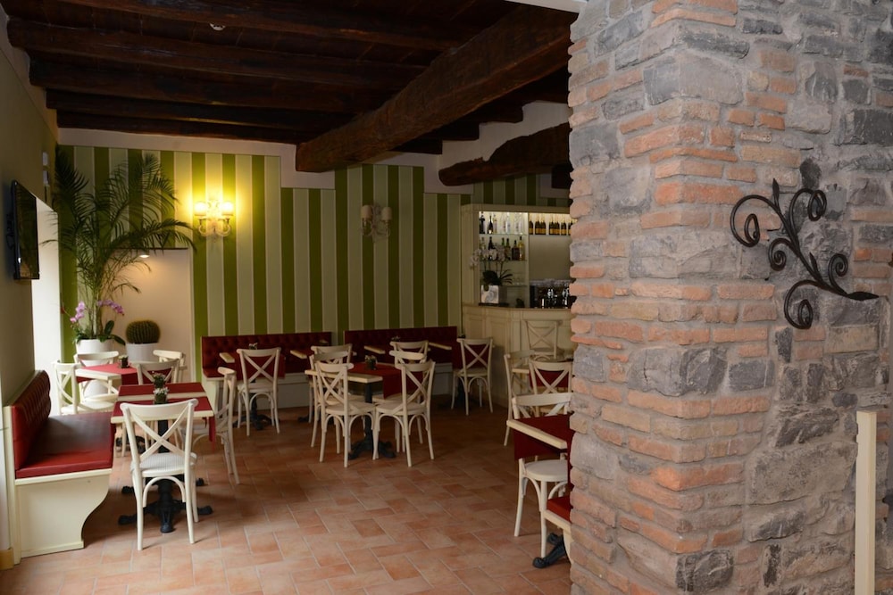 Hotel Borgo Antico — Restaurant & bars in Como, Lombardy