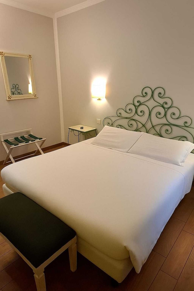 Hotel Borgo Antico — Hotel rooms in Como, Lombardy