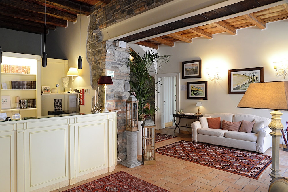 Hotel Borgo Antico — Hotel building in Como, Lombardy
