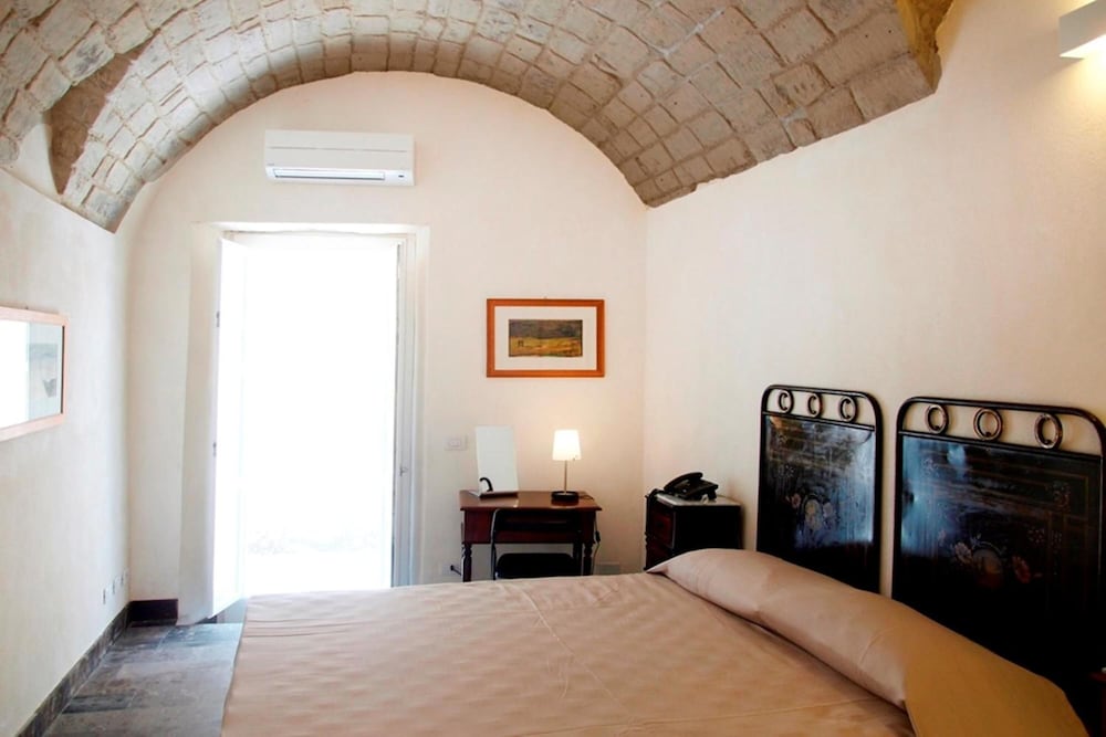 Hotel dell'Orologio — Hotel rooms in Ragusa, Sicily