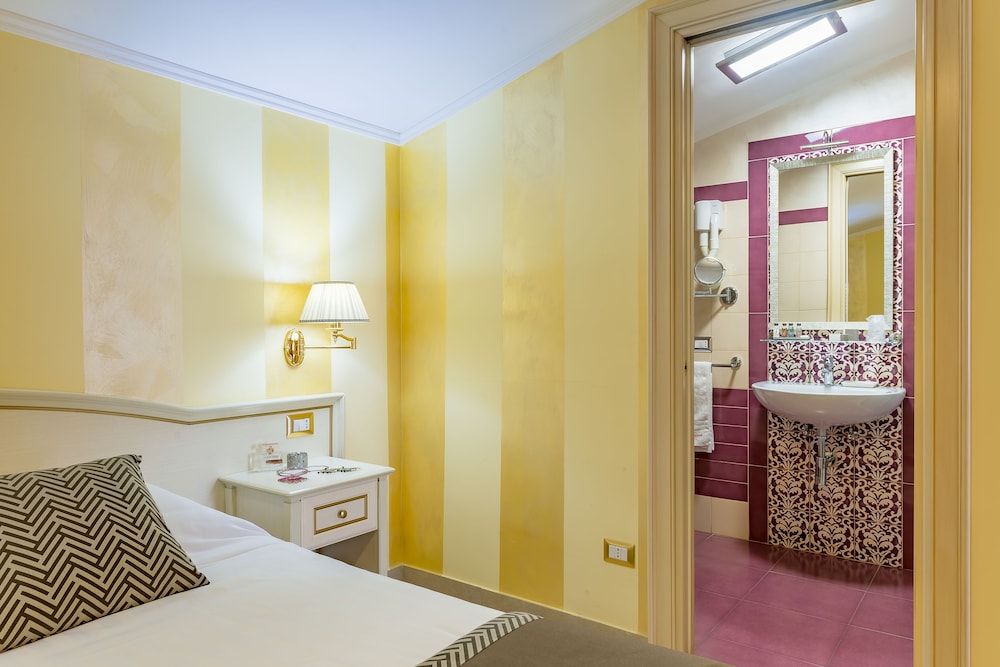 Vittorio Emanuele Boutique Hotel — Hotel rooms in Sciacca, Sicily