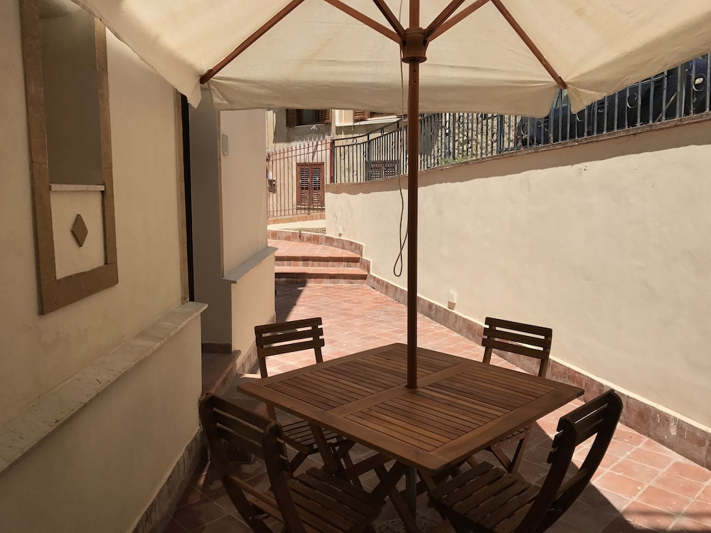 Vittorio Emanuele Boutique Hotel — Hotel building in Sciacca, Sicily