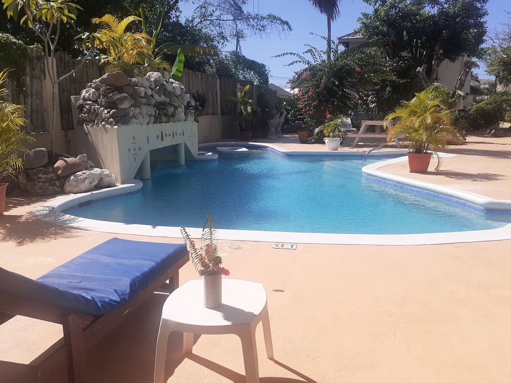 LTU Garden — Swimming pool in Negril