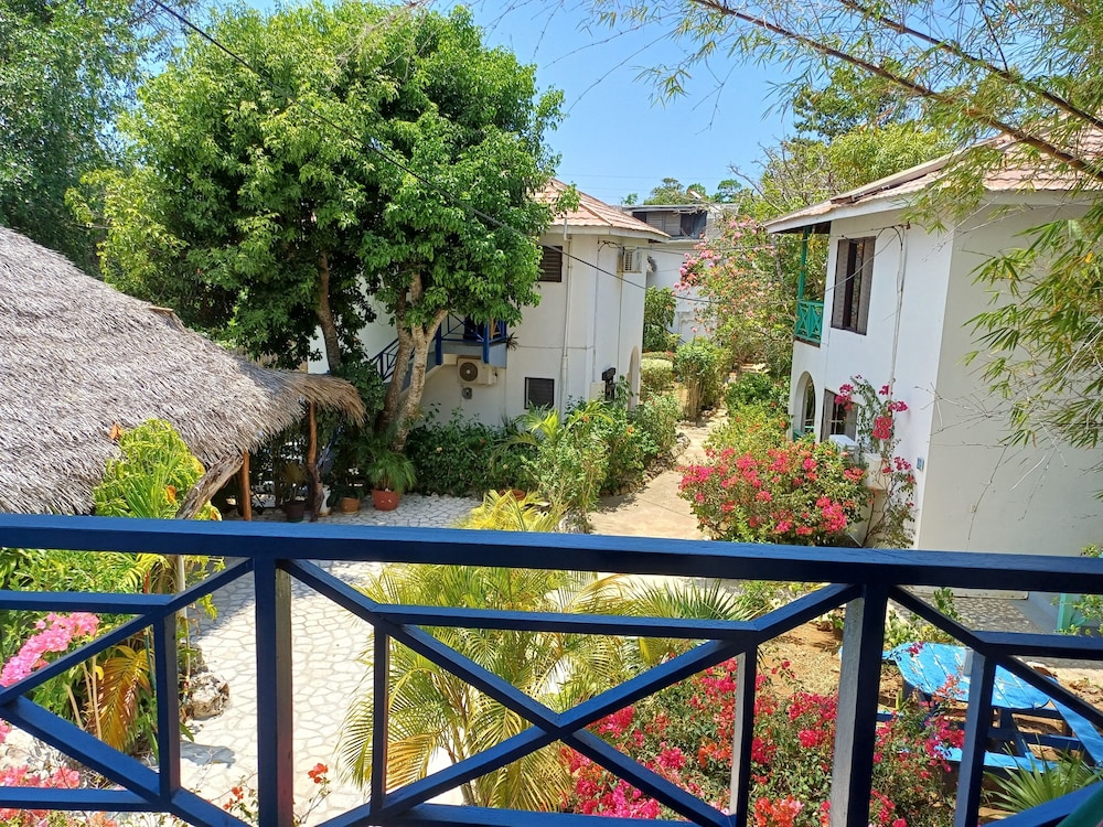 LTU Garden — Hotel building in Negril